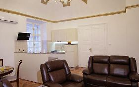 Little Vienna Gold Apartment
